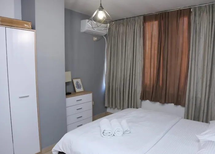 Ergi's Host טיראנה